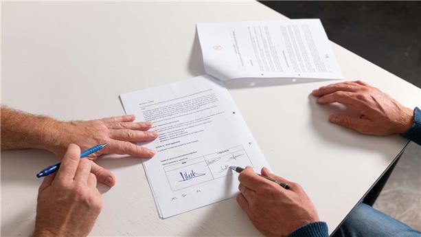 Signature-documents-1600x900 Document signature
